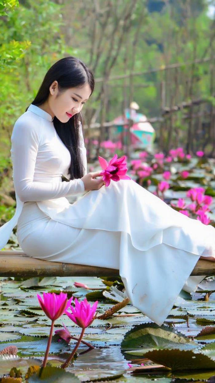 关于三百块钱可以请一个越南美女当全陪导游的咨询 关于三百块钱可以请一个越南美女当全陪导游的咨询