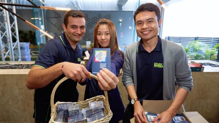 澳洲中国女留学生应聘伴游(中国女留学生在澳大利亚)