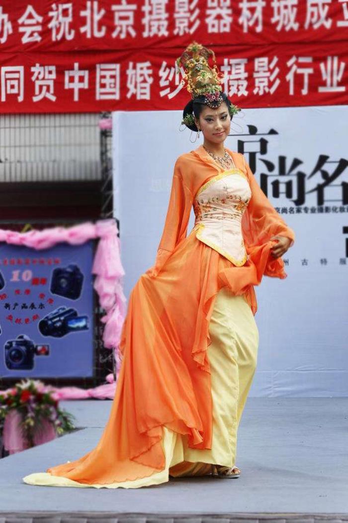 广州古拆模特兼职(广州服拆拍摄模特工做室雇用) 广州古拆模特兼职(广州服拆拍摄模特工做室雇用)