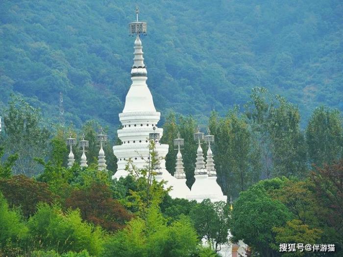 伴游中国石窟丛书(中国最早的石窟)