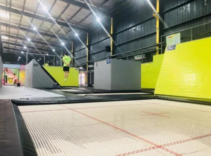 跃趣蹦床运动工厂 跃趣蹦床运动工厂