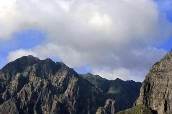 东川雪岭 东川雪岭