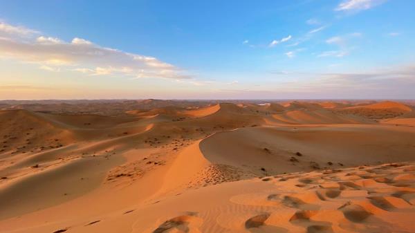 腾格里沙漠月亮湖 腾格里沙漠月亮湖