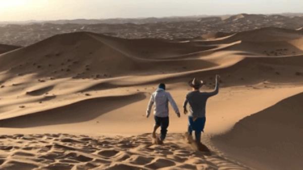 腾格里沙漠月亮湖 腾格里沙漠月亮湖