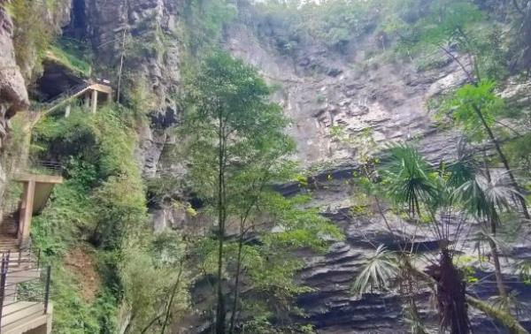 锣圈岩地质公园矅天眼景区