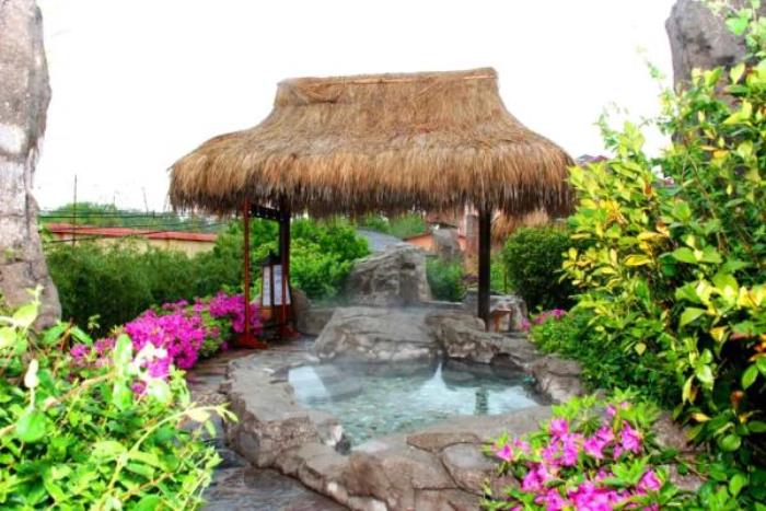 金孔雀温泉旅游度假村