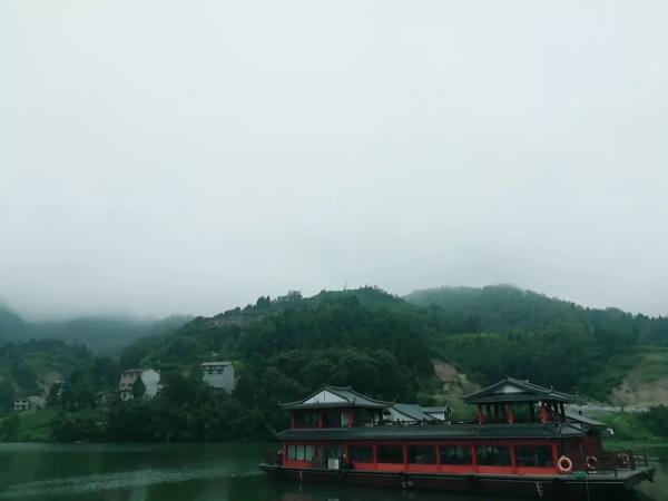 雁山瀑布 雁山瀑布