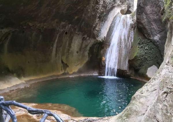 雁山瀑布 雁山瀑布