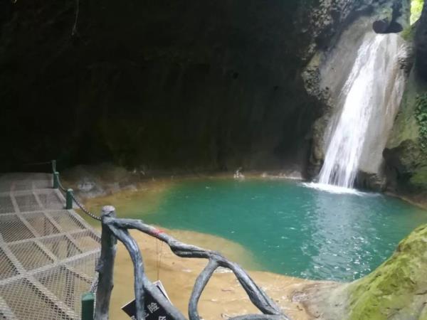 雁山瀑布 雁山瀑布