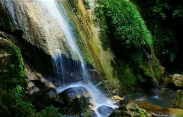 雁山瀑布 雁山瀑布