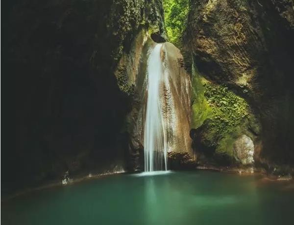 雁山瀑布 雁山瀑布