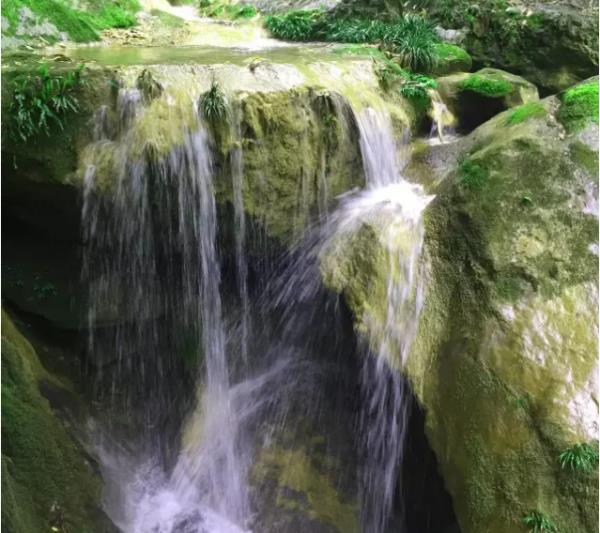 雁山瀑布 雁山瀑布