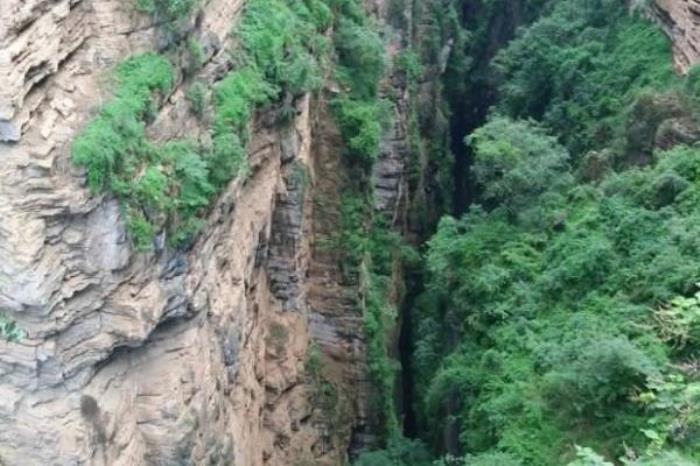 己衣大裂谷 己衣大裂谷