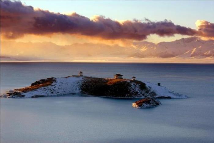 拉蒙古自治州赛里木湖景区 拉蒙古自治州赛里木湖景区