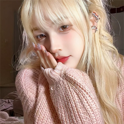 深圳导游业务员屈跃正