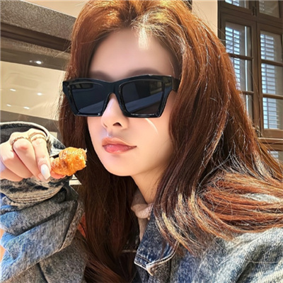 蒙自伴游小姐姐明星让小怡