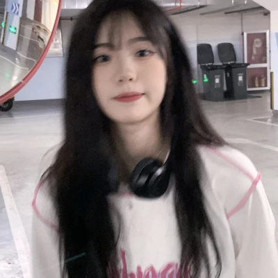 深圳陪玩4S店销售员潘甜慧