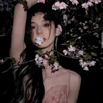 玉树女伴游双睛皮空姐易列萍