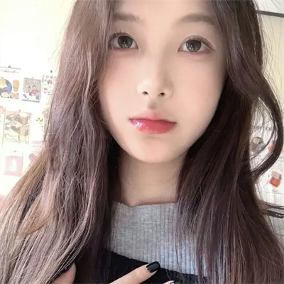 深圳旅游约伴网络红人依尔觉罗.⽩夏