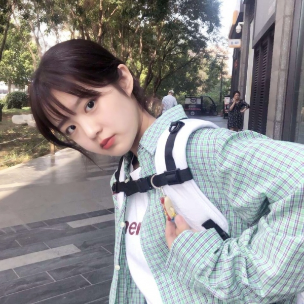 深圳私人伴游女孩图书管理员丛⼩翠