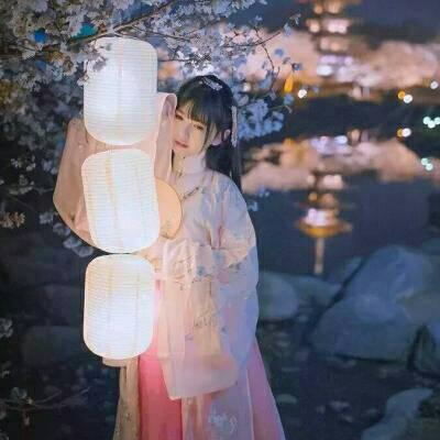 和田结伴游在读大专生蒙采春 和田结伴游在读大专生蒙采春