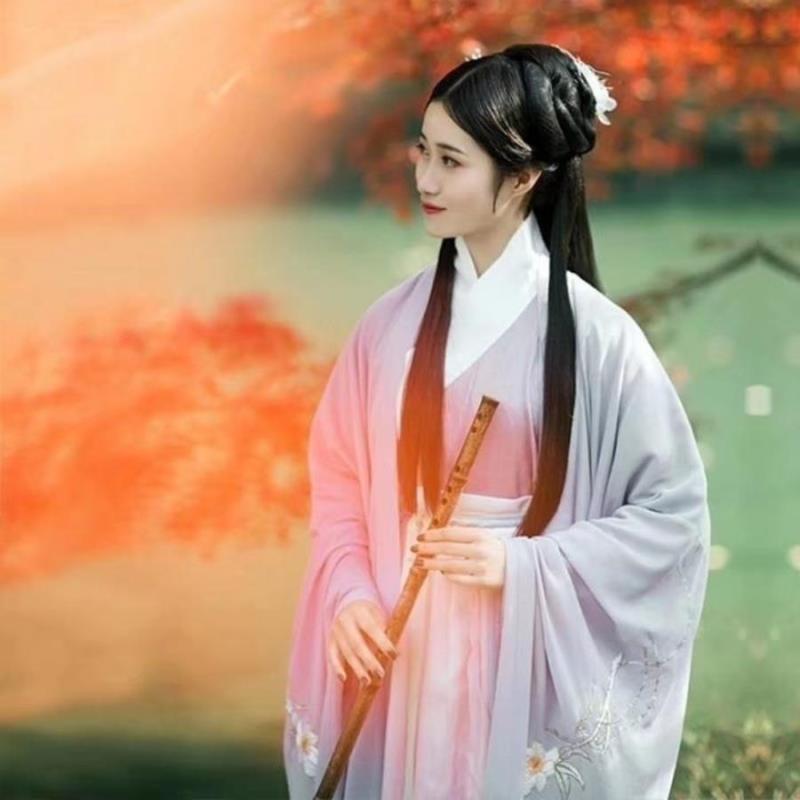 北京美女伴游预约跟车员荣友琴