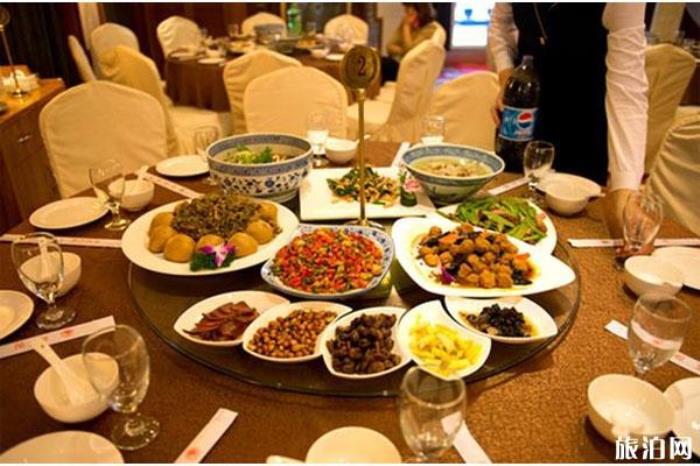 三峡游轮哪个餐饮好 三峡五星游轮和普通游船餐饮对比 三峡游轮哪个餐饮好 三峡五星游轮和普通游船餐饮对比